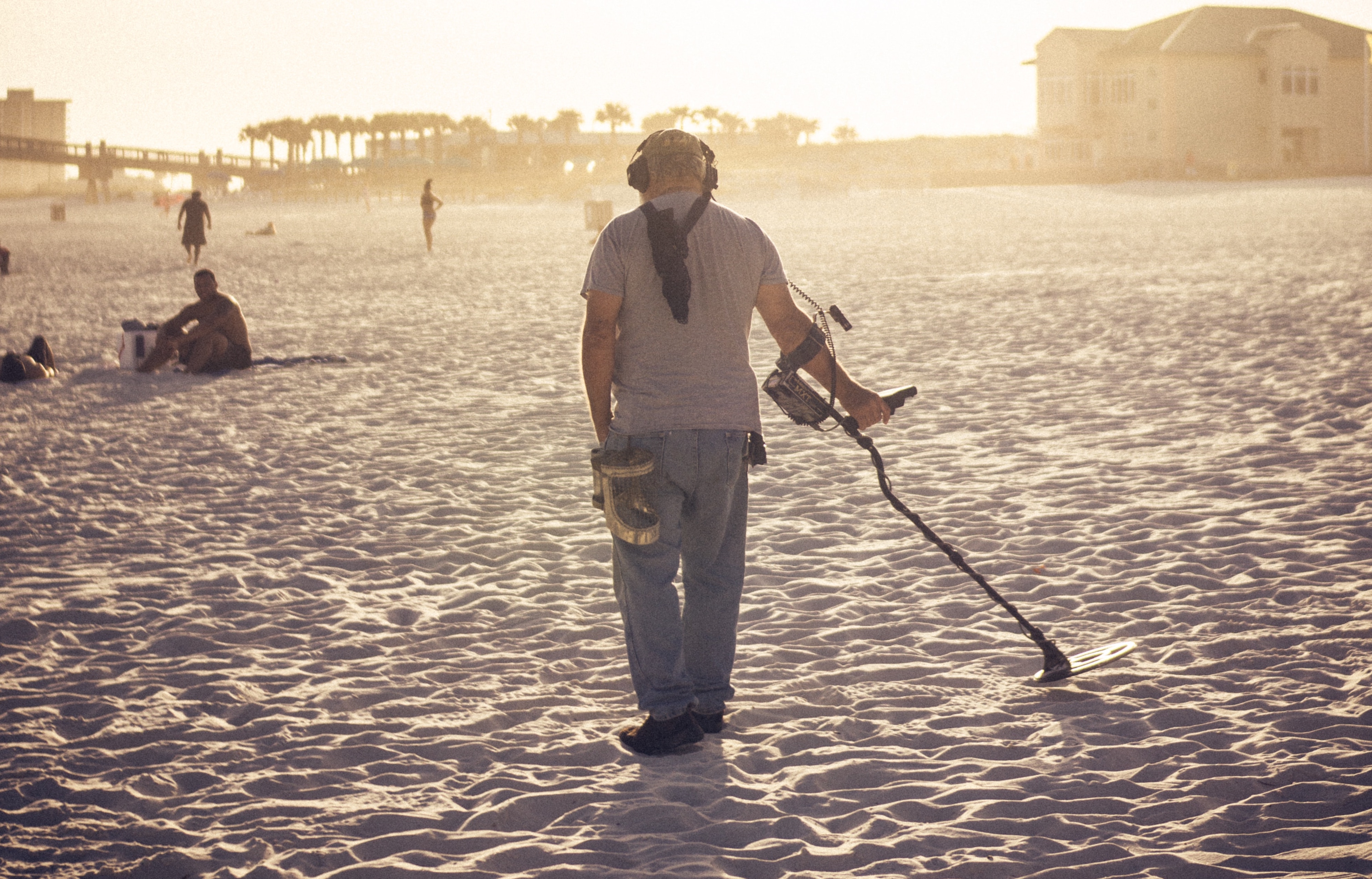 ReliabilityBlogManMetalDetectorOnBeach